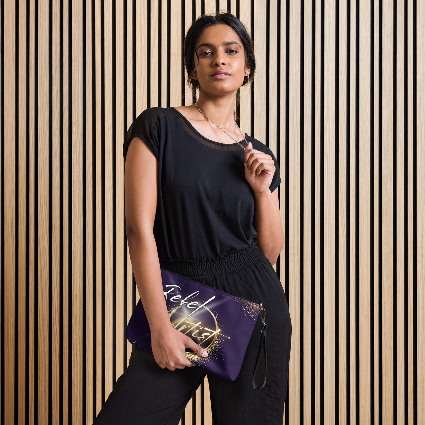 🔥 Bold and Edgy Design: Make a statement and showcase your rebel spirit with this eye-catching deep purple crossbody bag.