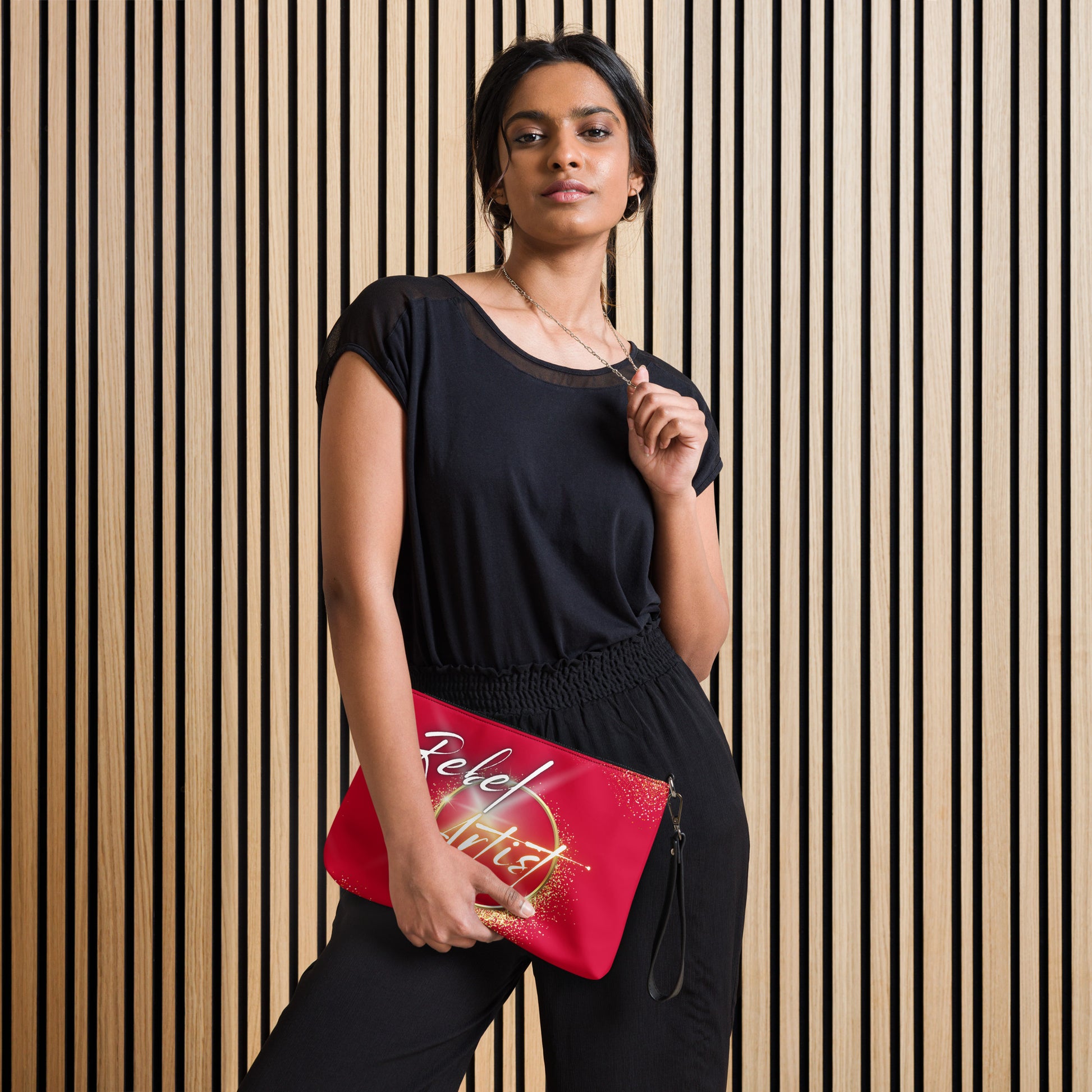 🔥 Bold and Edgy Design: Make a statement and showcase your rebel spirit with this eye-catching crimson crossbody bag for the female artist who lives to slay!